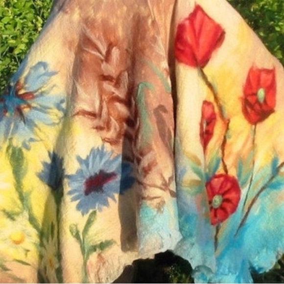 Wool Floral shawl, Floral wool wrap , Handcrafted OOAK - Picture 10 of 13